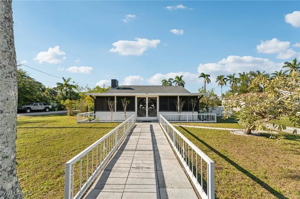 3829 Edgewood Avenue Fort Myers FL 33916