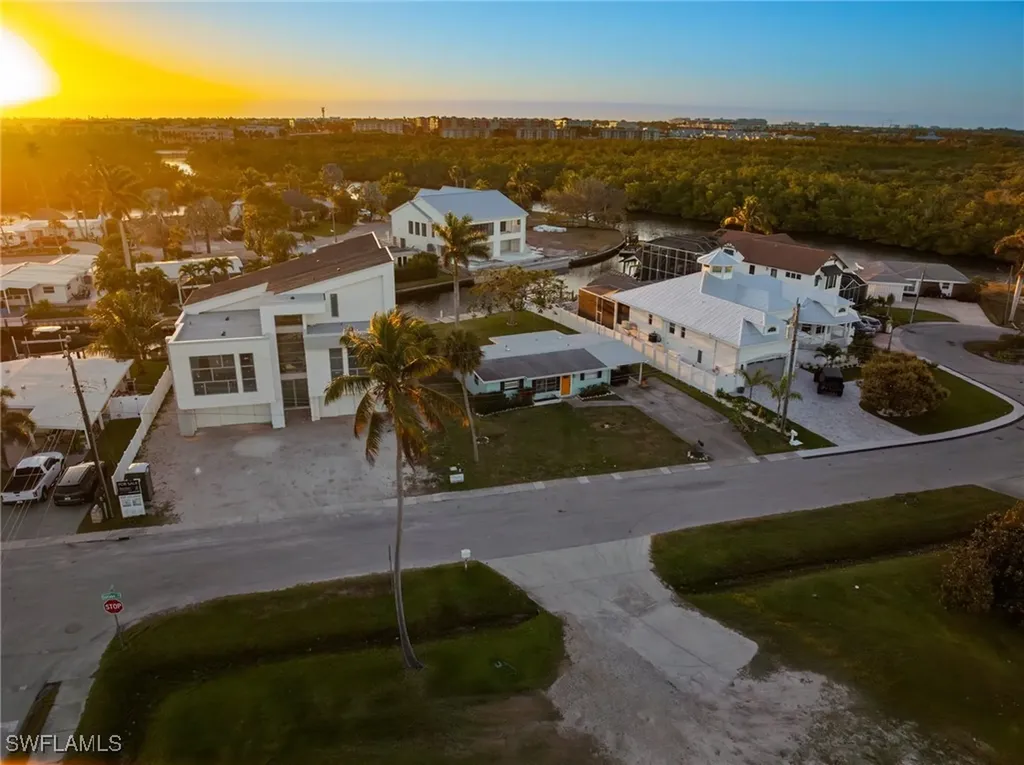 1796 Holiday Lane Naples FL 34104