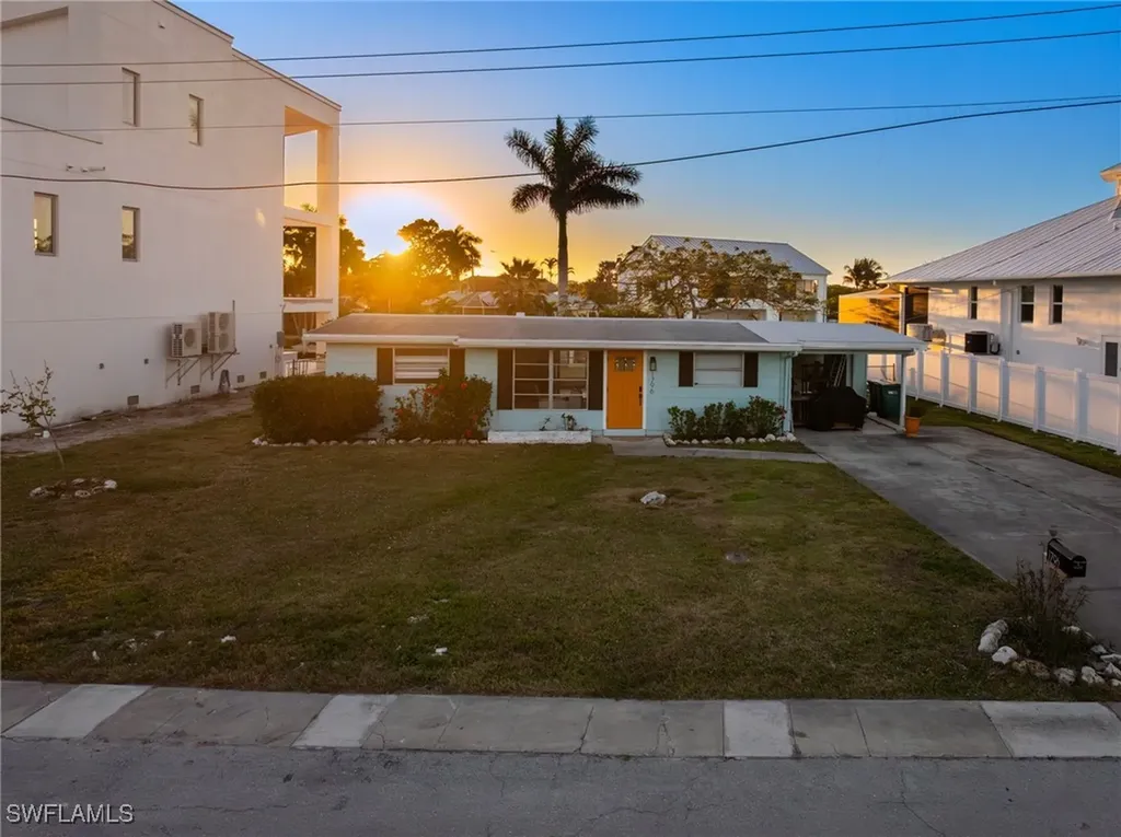 1796 Holiday Lane Naples FL 34104