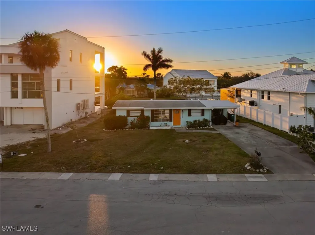 1796 Holiday Lane Naples FL 34104