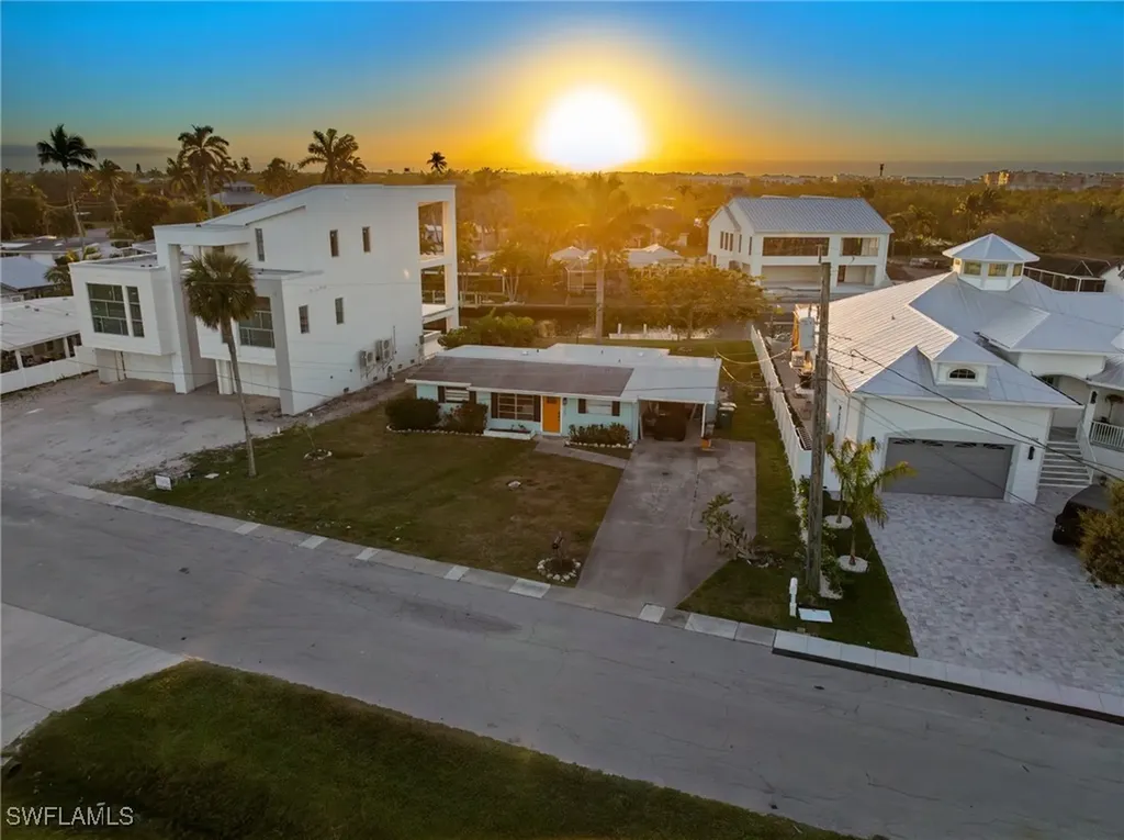 1796 Holiday Lane Naples FL 34104