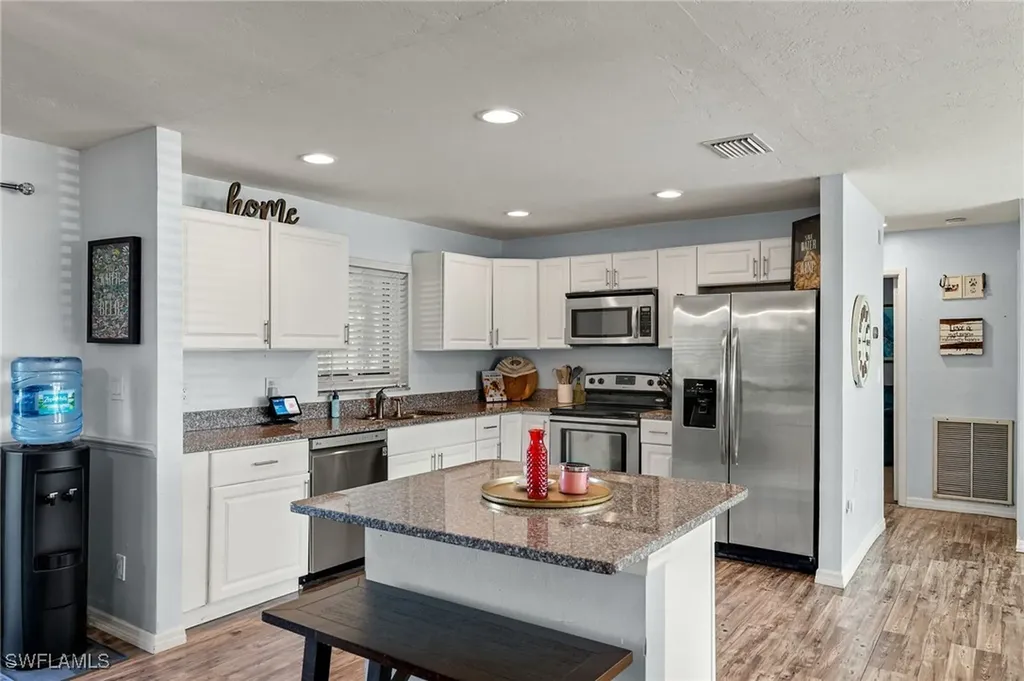 1409 SE 34th Street Cape Coral FL 33904