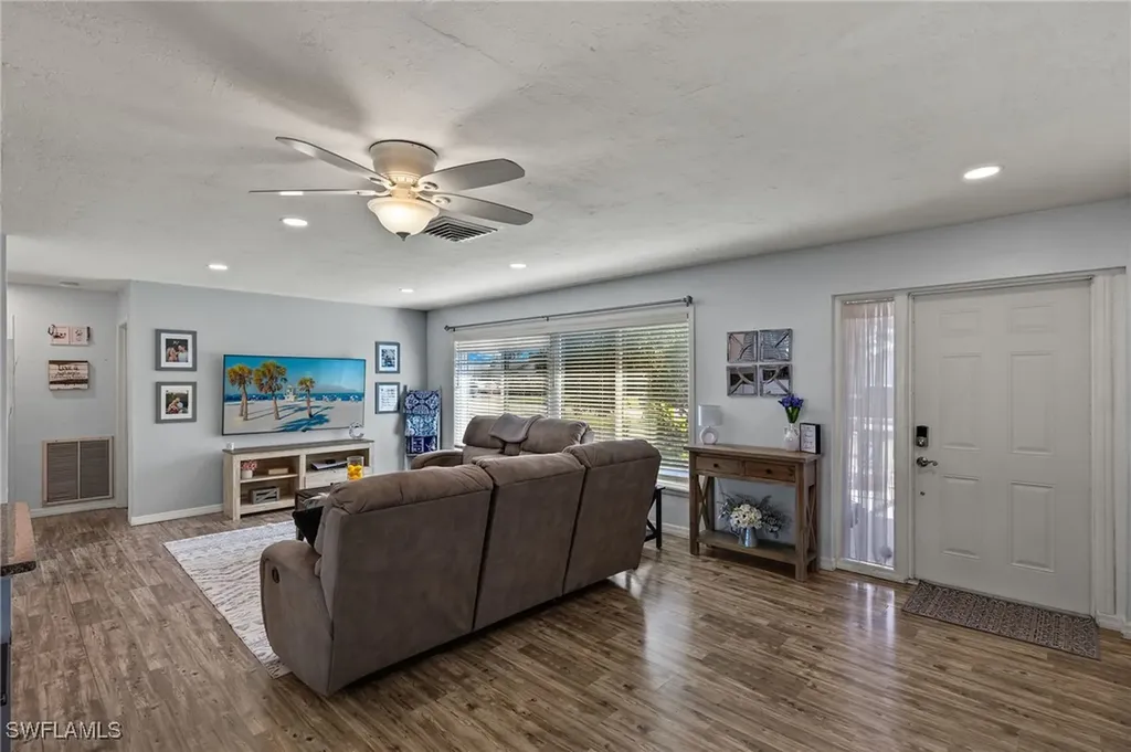 1409 SE 34th Street Cape Coral FL 33904