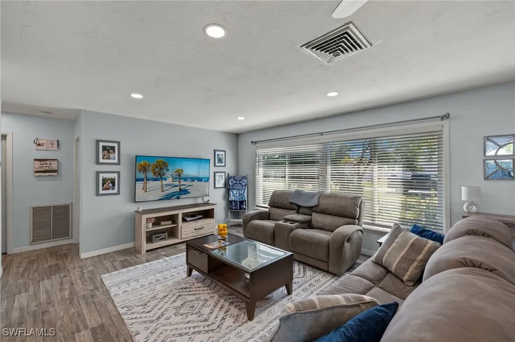 1409 SE 34th Street Cape Coral FL 33904