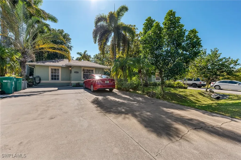 Naples FL, 724 Pine Cone Lane