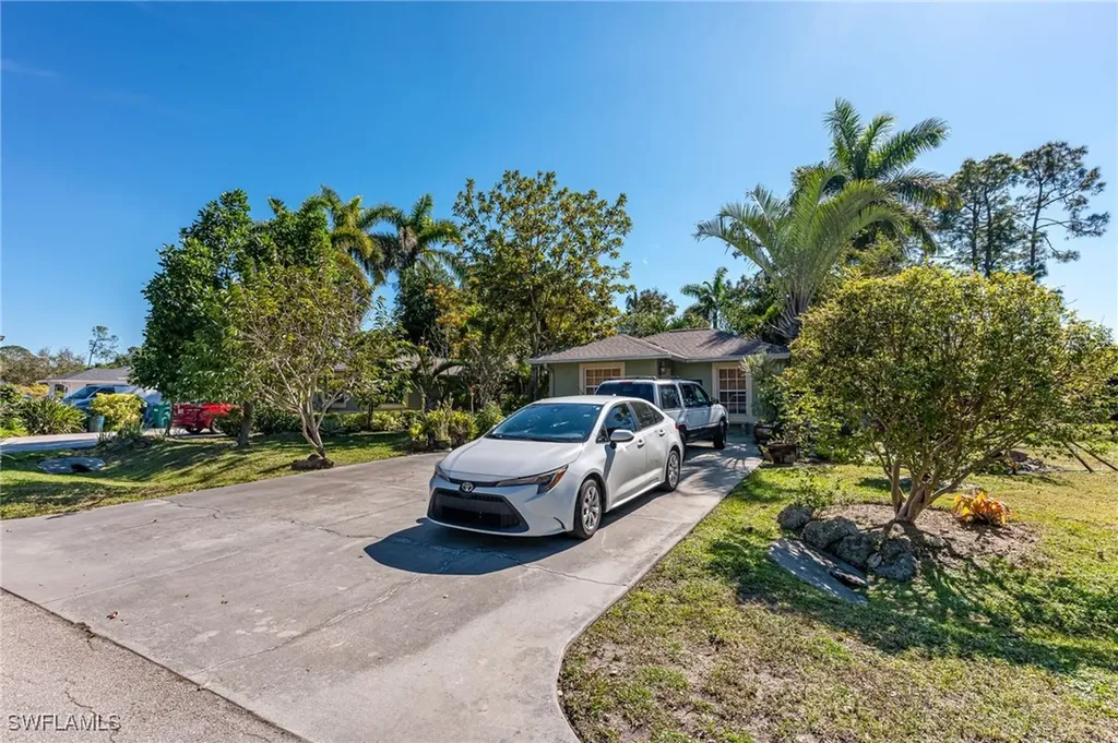 724 Pine Cone Lane Naples FL 34104