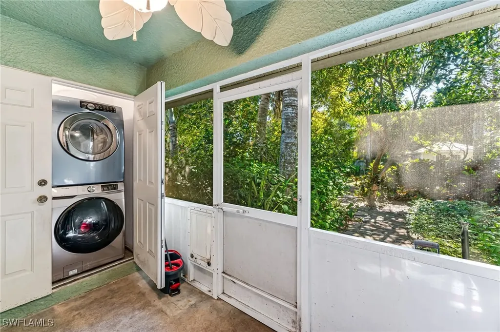 724 Pine Cone Lane Naples FL 34104