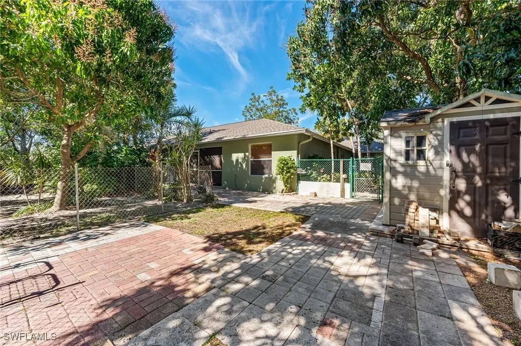 724 Pine Cone Lane Naples FL 34104