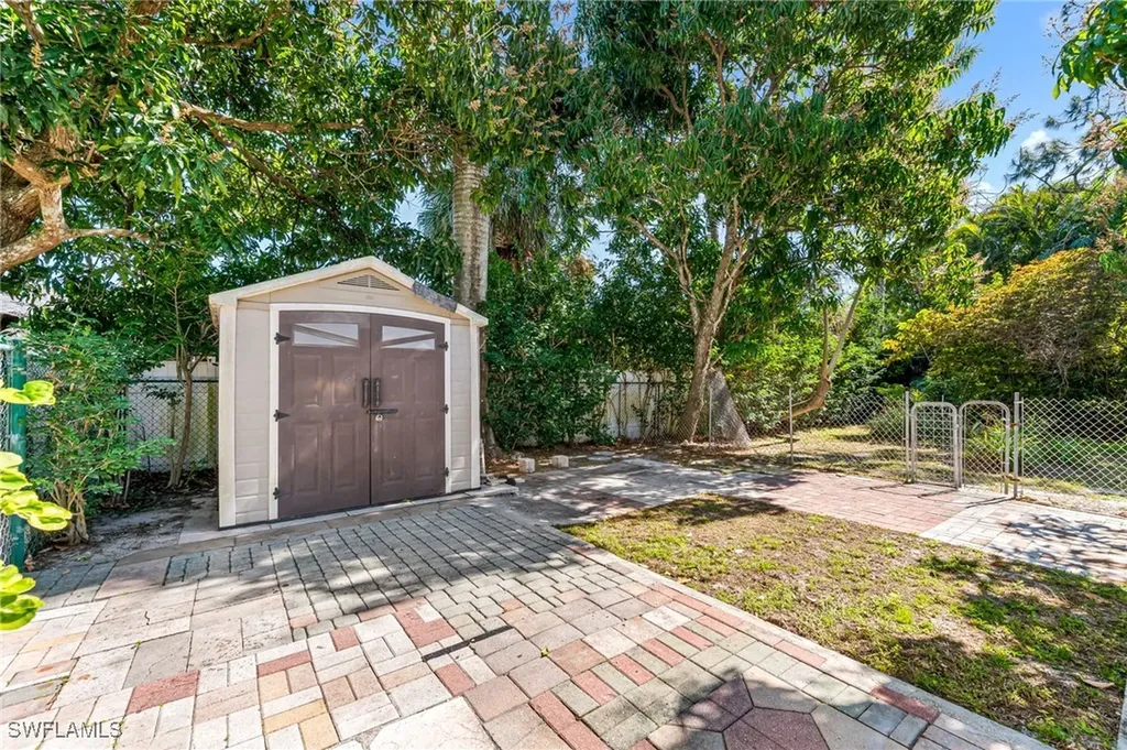 724 Pine Cone Lane Naples FL 34104