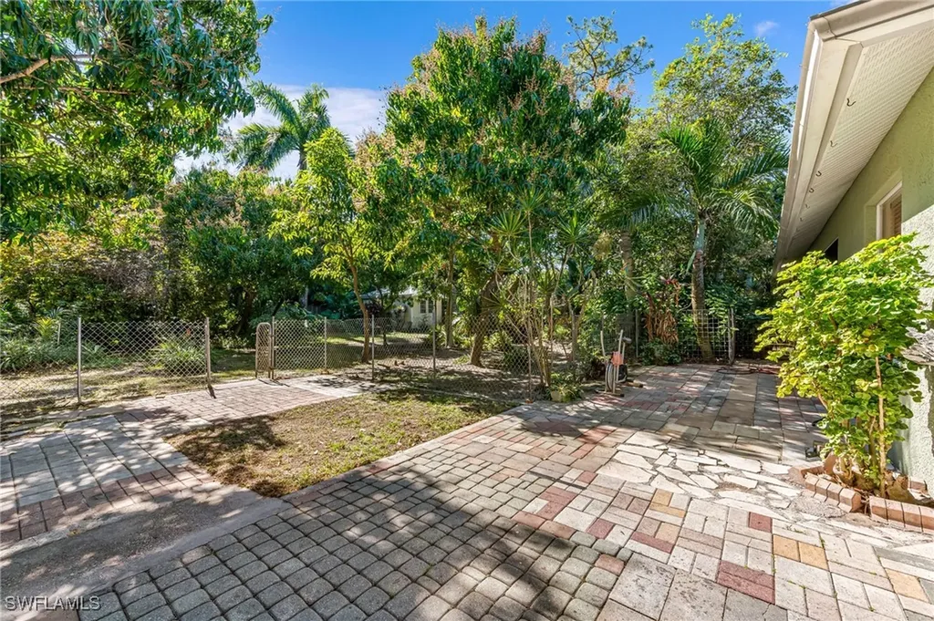 724 Pine Cone Lane Naples FL 34104