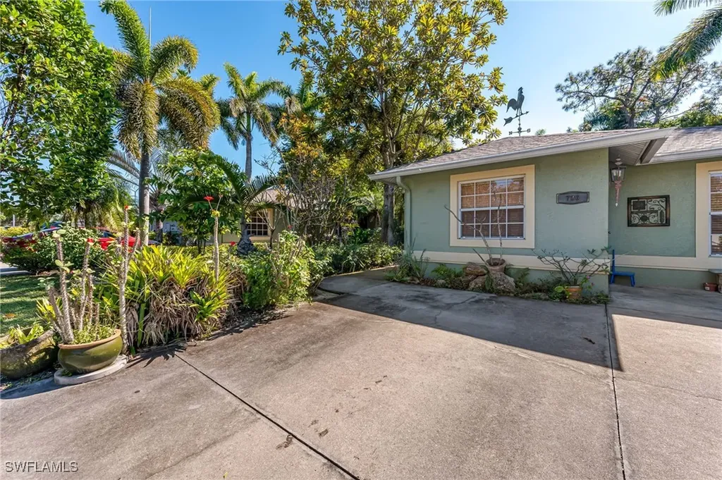 724 Pine Cone Lane Naples FL 34104