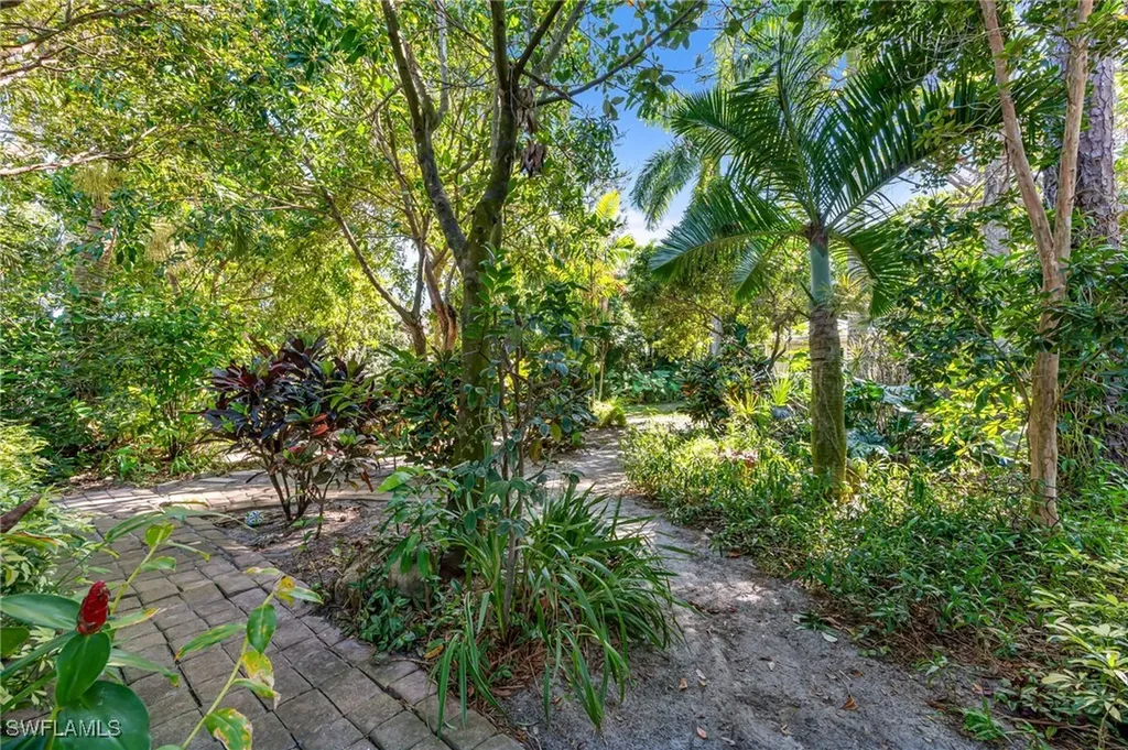 724 Pine Cone Lane Naples FL 34104