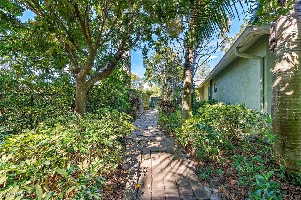 724 Pine Cone Lane Naples FL 34104