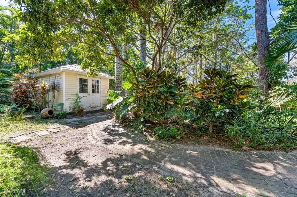 724 Pine Cone Lane Naples FL 34104