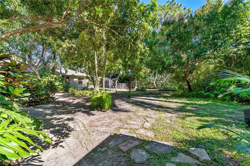 724 Pine Cone Lane Naples FL 34104