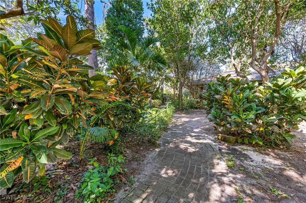 724 Pine Cone Lane Naples FL 34104