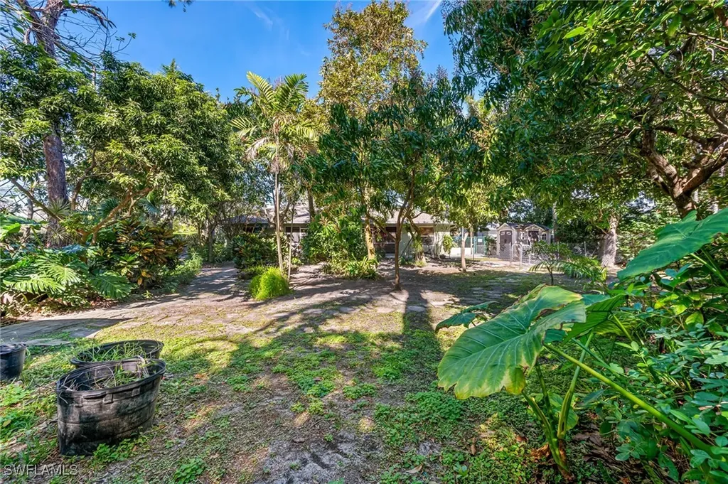 724 Pine Cone Lane Naples FL 34104