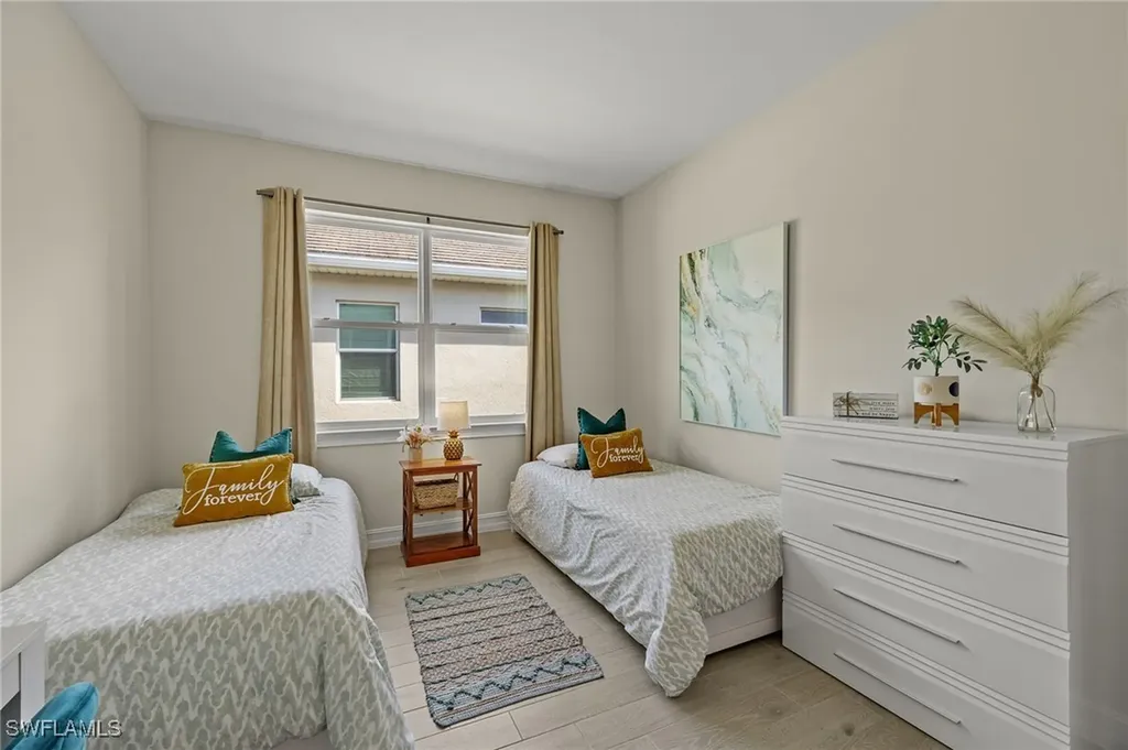 283 Tamarindo Lane Naples FL 34114