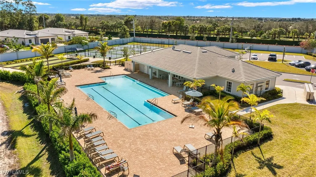 283 Tamarindo Lane Naples FL 34114