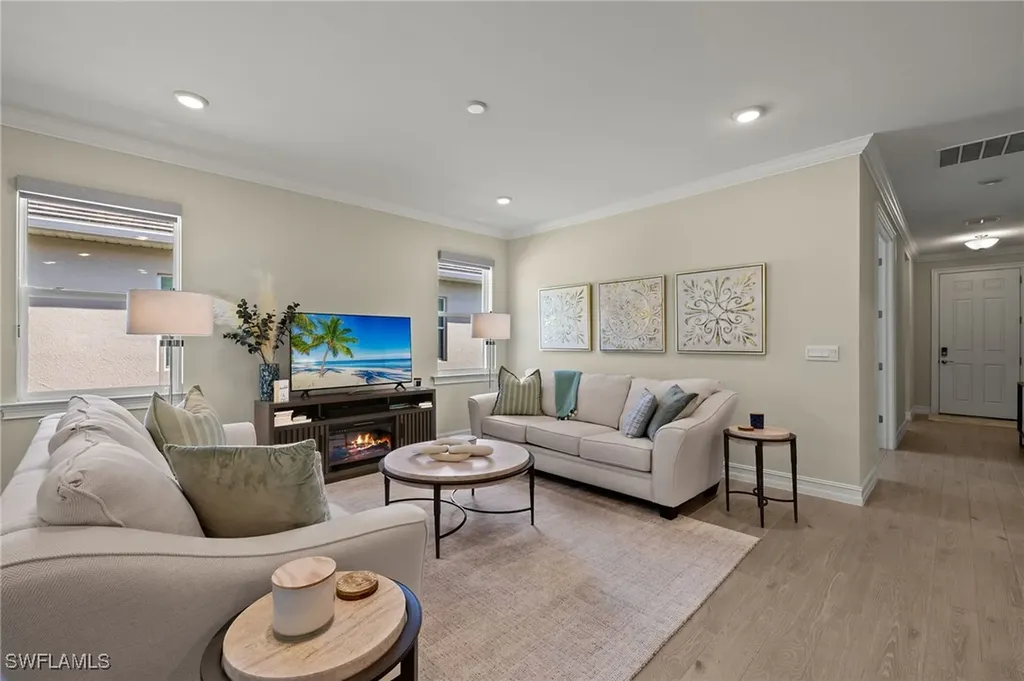 283 Tamarindo Lane Naples FL 34114