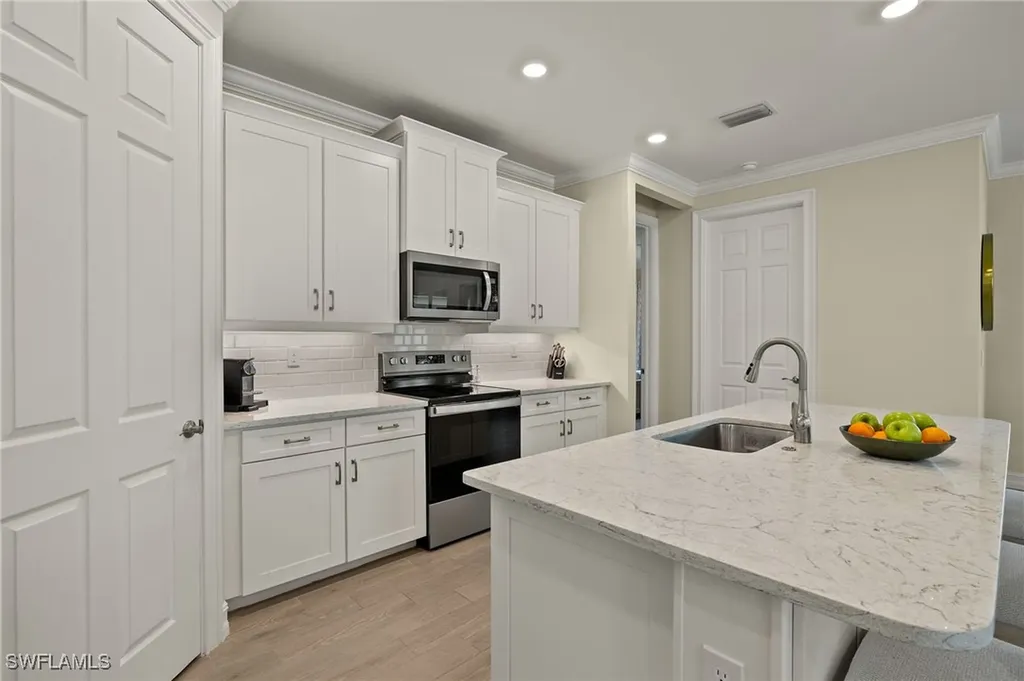 283 Tamarindo Lane Naples FL 34114