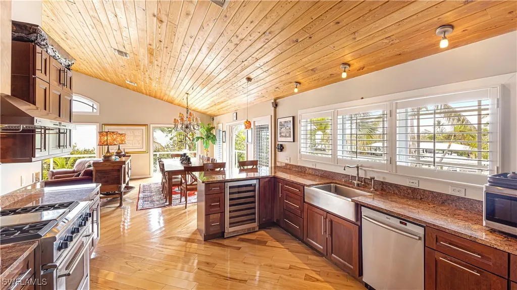 1307 Isabel Drive Sanibel FL 33957