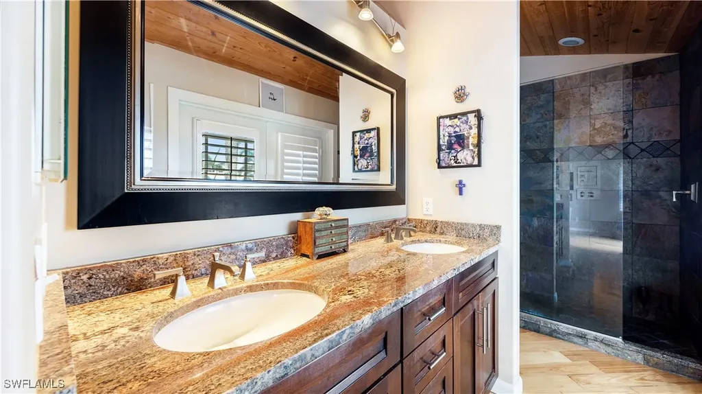 1307 Isabel Drive Sanibel FL 33957