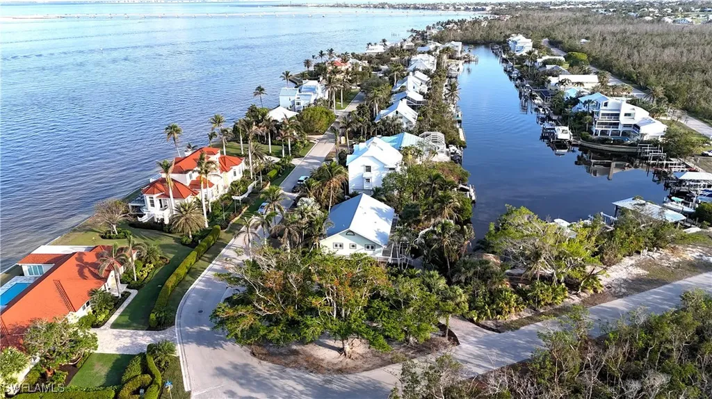 1307 Isabel Drive Sanibel FL 33957