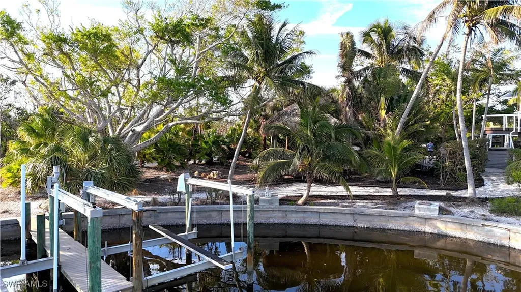 1307 Isabel Drive Sanibel FL 33957