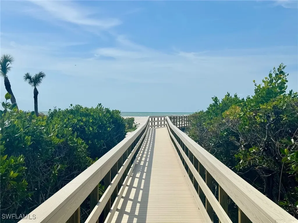 1919 Olde Middle Gulf Drive Sanibel FL 33957