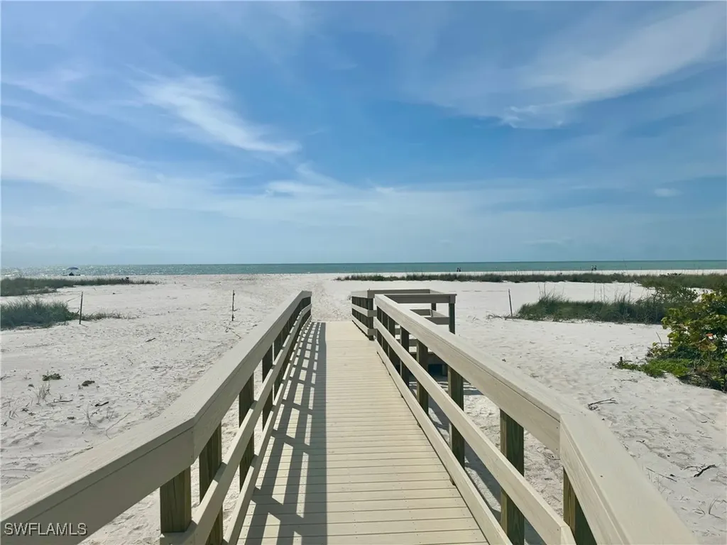 1919 Olde Middle Gulf Drive Sanibel FL 33957