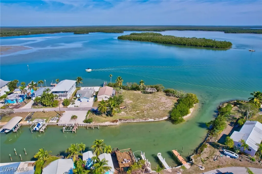 105 Bayshore Way Goodland FL 34140