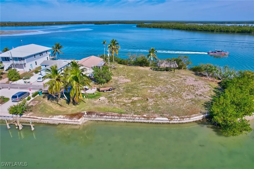 105 Bayshore Way Goodland FL 34140
