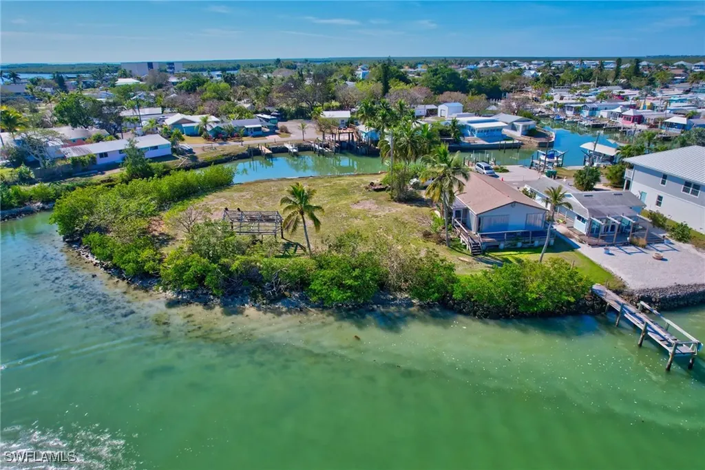 105 Bayshore Way Goodland FL 34140