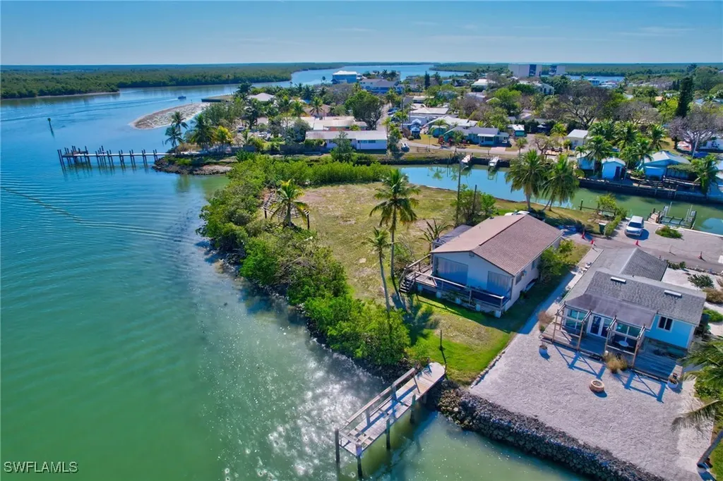 105 Bayshore Way Goodland FL 34140