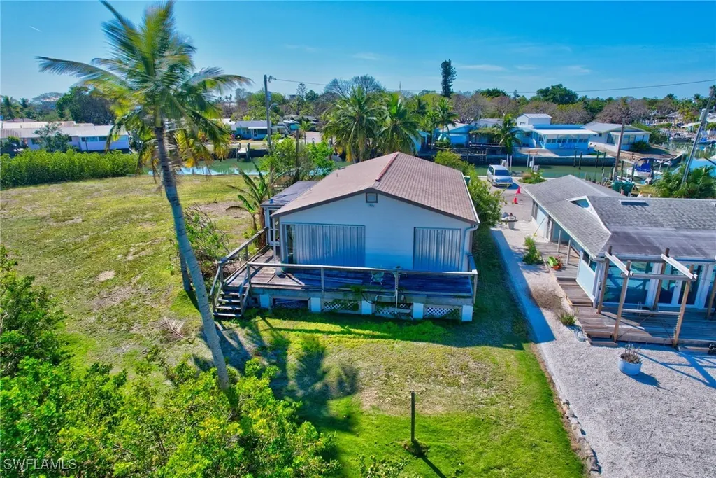 105 Bayshore Way Goodland FL 34140