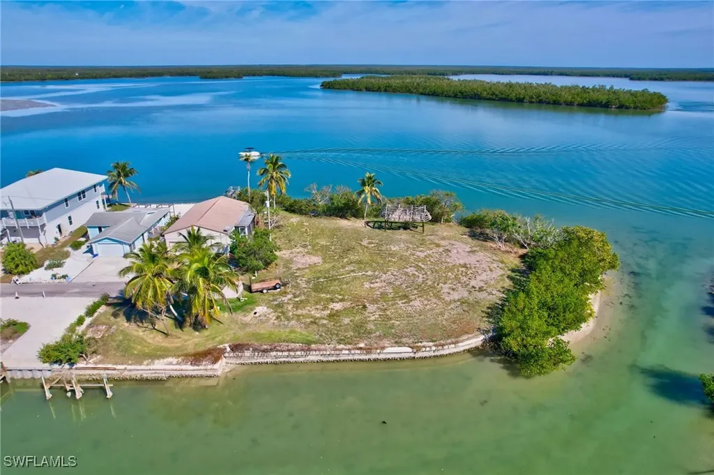 105 Bayshore Way Goodland FL 34140