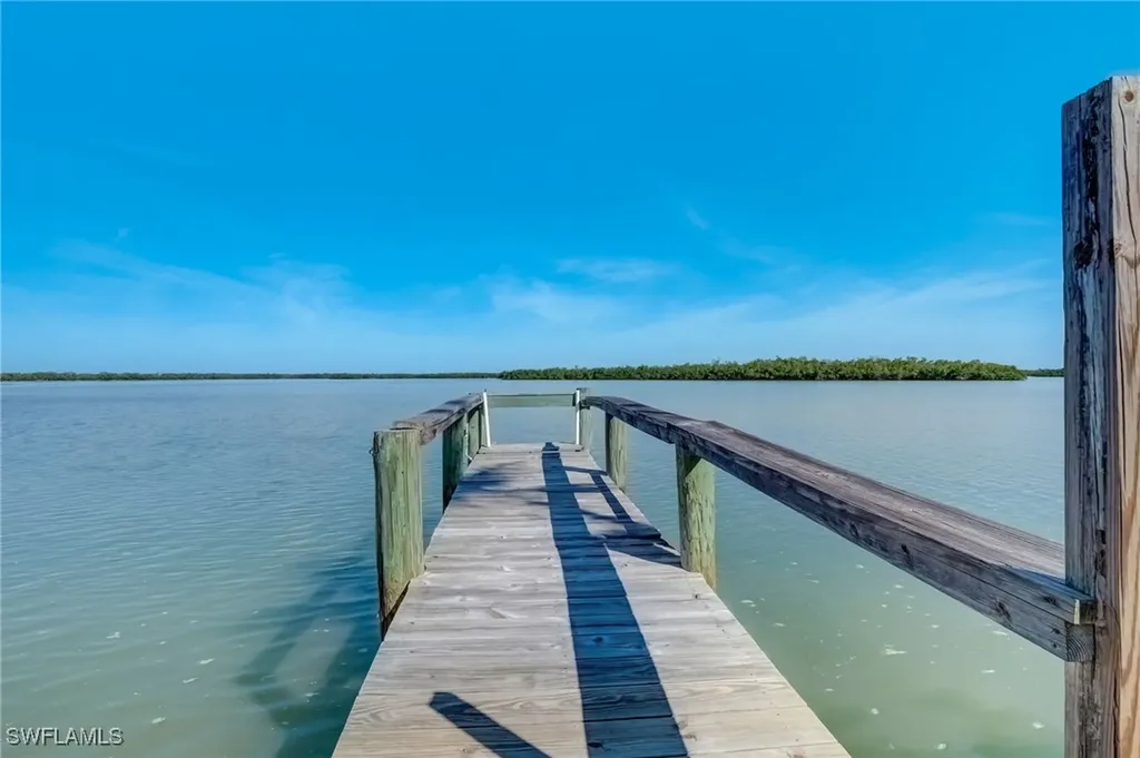 105 Bayshore Way Goodland FL 34140