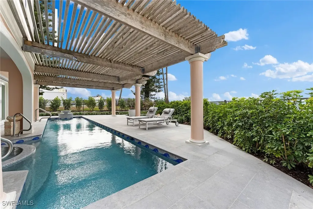 15 Casa Mar Lane Naples FL 34103