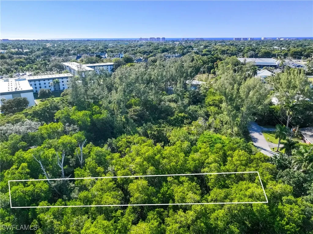 1552 Bembury Drive Naples FL 34102