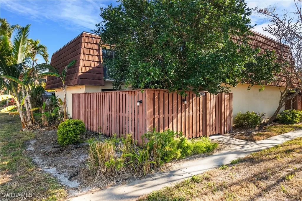 5231 Cedarbend Drive Fort Myers FL 33919