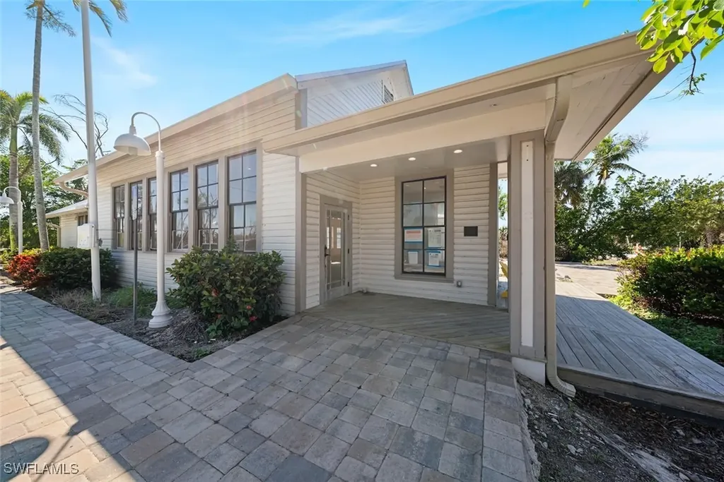 Sanibel FL, 520 Tarpon Bay Road
