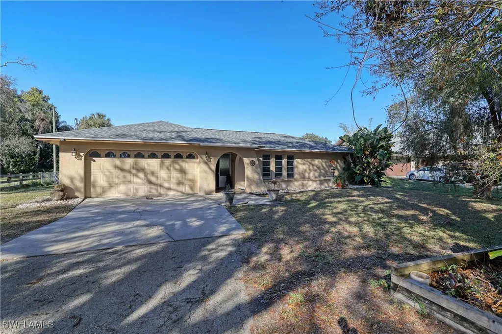 2325 Lazy River Lane Fort Myers FL 33905