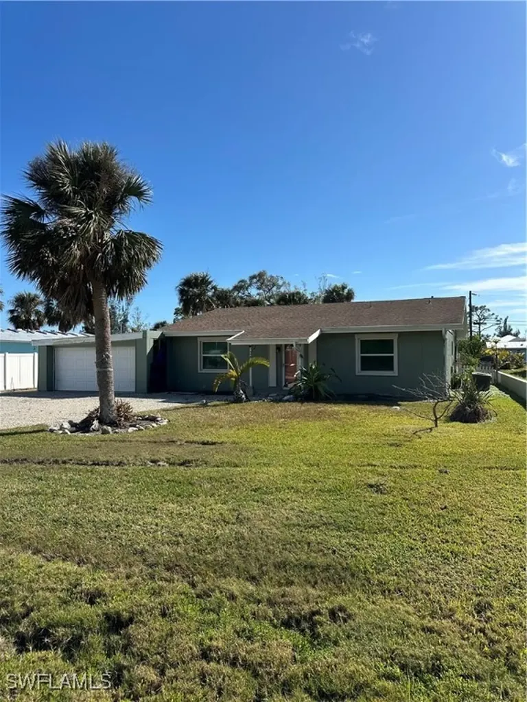 3471 Papaya Street St. James City FL 33956