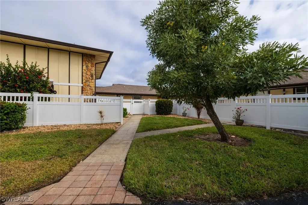 4289 Island Circle Fort Myers FL 33919