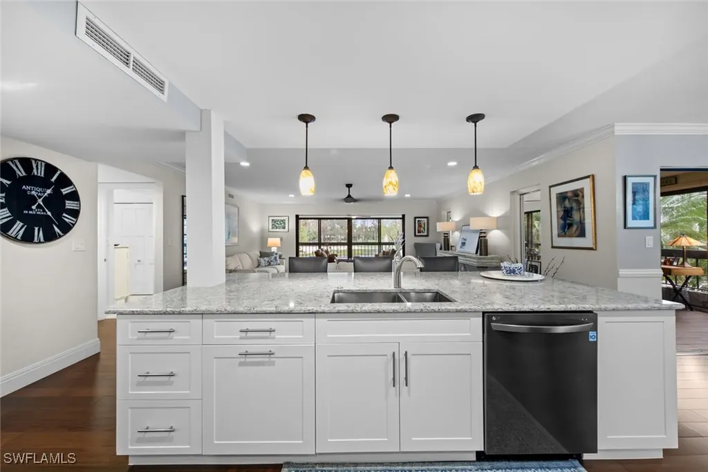 200 Wyndemere Way Naples FL 34105