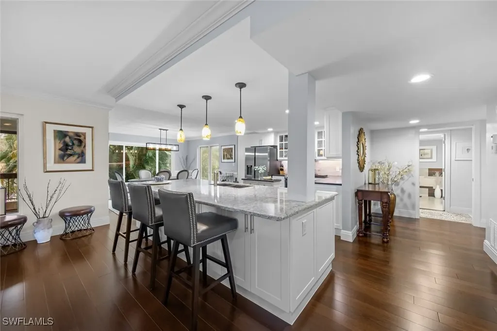 200 Wyndemere Way Naples FL 34105