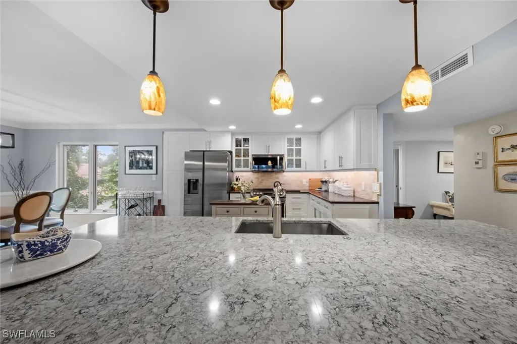 200 Wyndemere Way Naples FL 34105