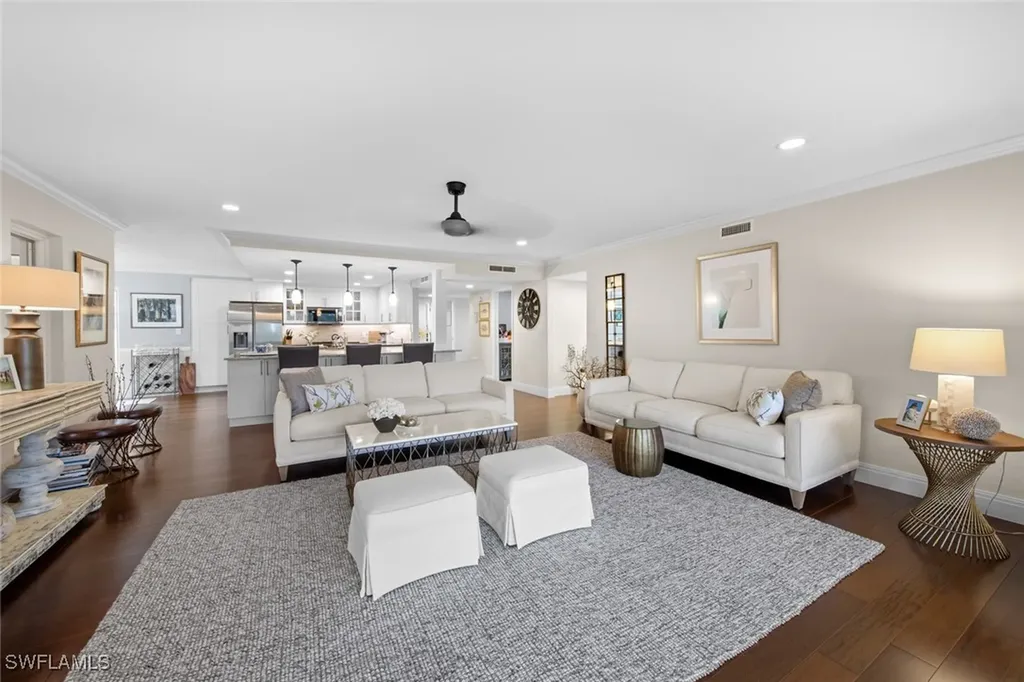 200 Wyndemere Way Naples FL 34105