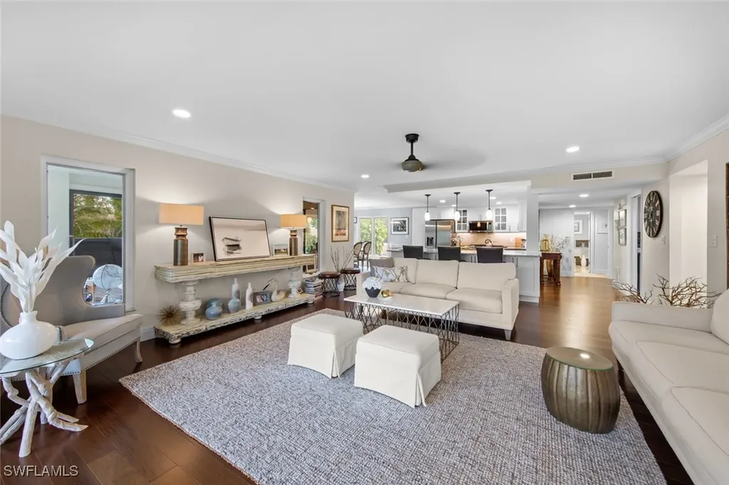 200 Wyndemere Way Naples FL 34105